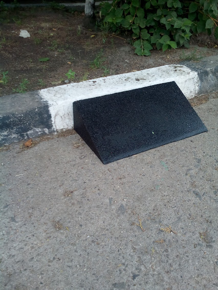 rampa-bordyur-12cm-tereno-eko гумена рампа към бордюр 12 см терено еко за достъпна среда