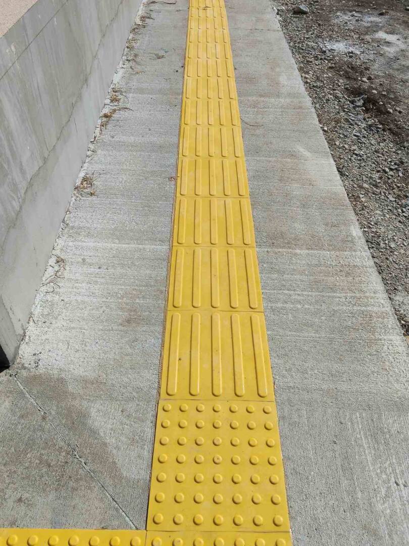 Accessible Tactile Walkway Installation 40x40 cm tactile warning paving tiles system with yellow directional walkway line