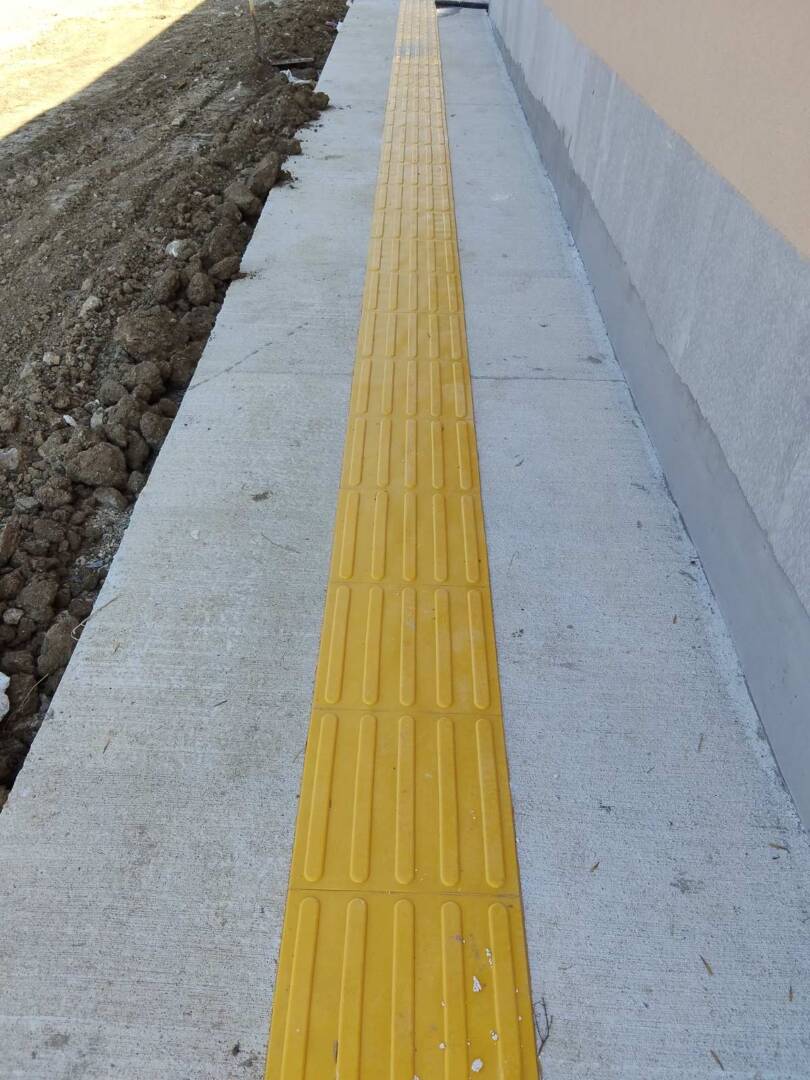 Tactile Warning Paving Tiles Route Junction 40x40 cm tactile warning paving tiles combined with directional strips 40x40 cm